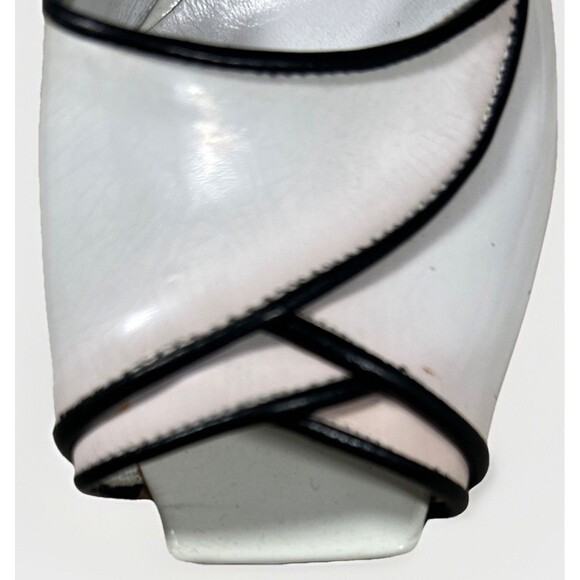 Manolo Blahnik White Black Petal Open Toe Block Heel Pumps Italy Size 5.5 - Picture 6 of 10